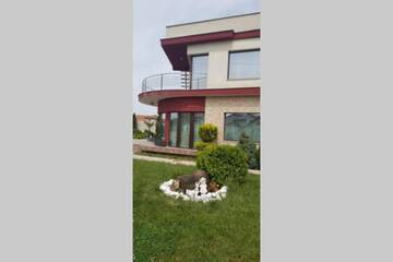 Фото номера Дом с 4 спальнями Дома для отпуска Vila de lux г. Dumbrăviţa 29